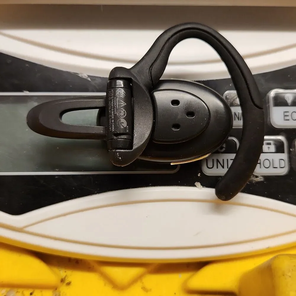 Motorola H720 Over Ear Bluetooth Wireless Headset Read